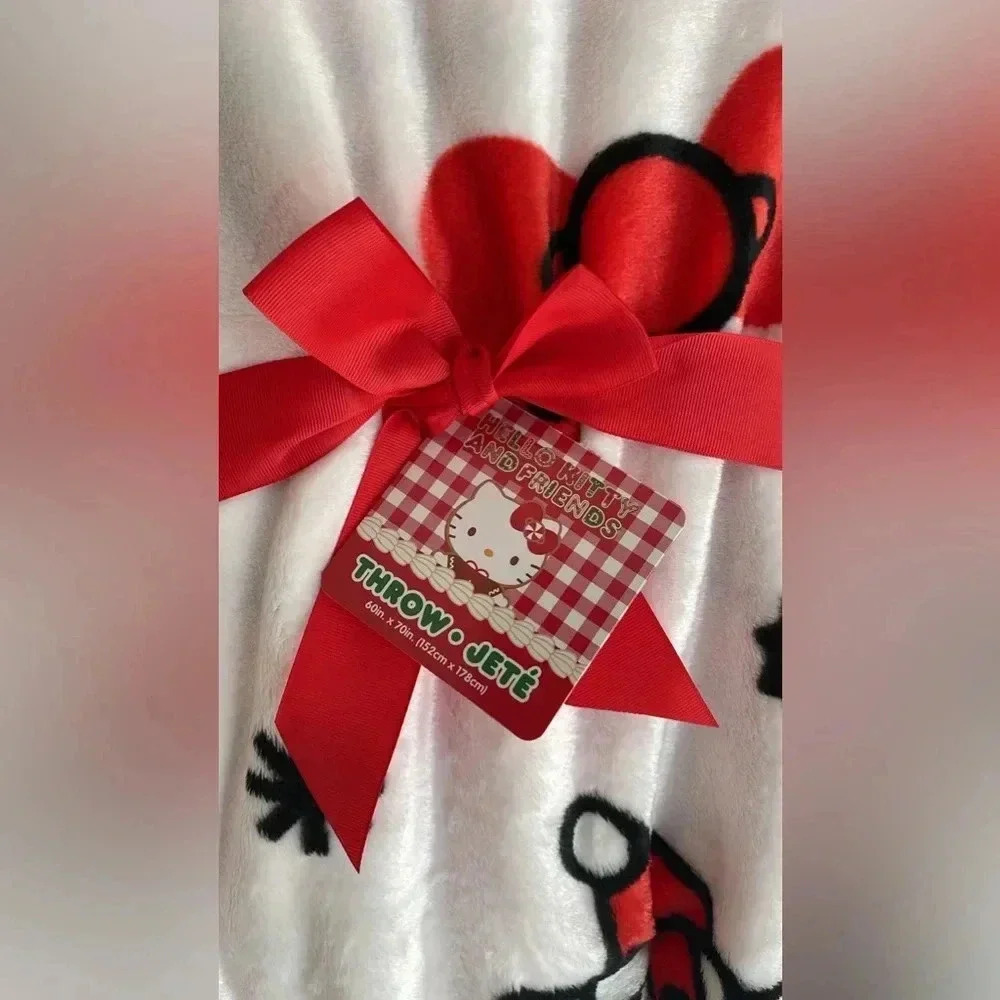 HELLO KITTY PINK PRESENTS THROW Christmas Winter 2024 - Picture 3 of 6
